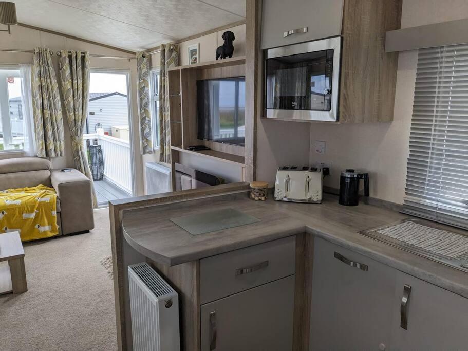 Beautiful Pet Friendly Southerness Caravan With Sea View & Decking Area Mainsriddle Dış mekan fotoğraf