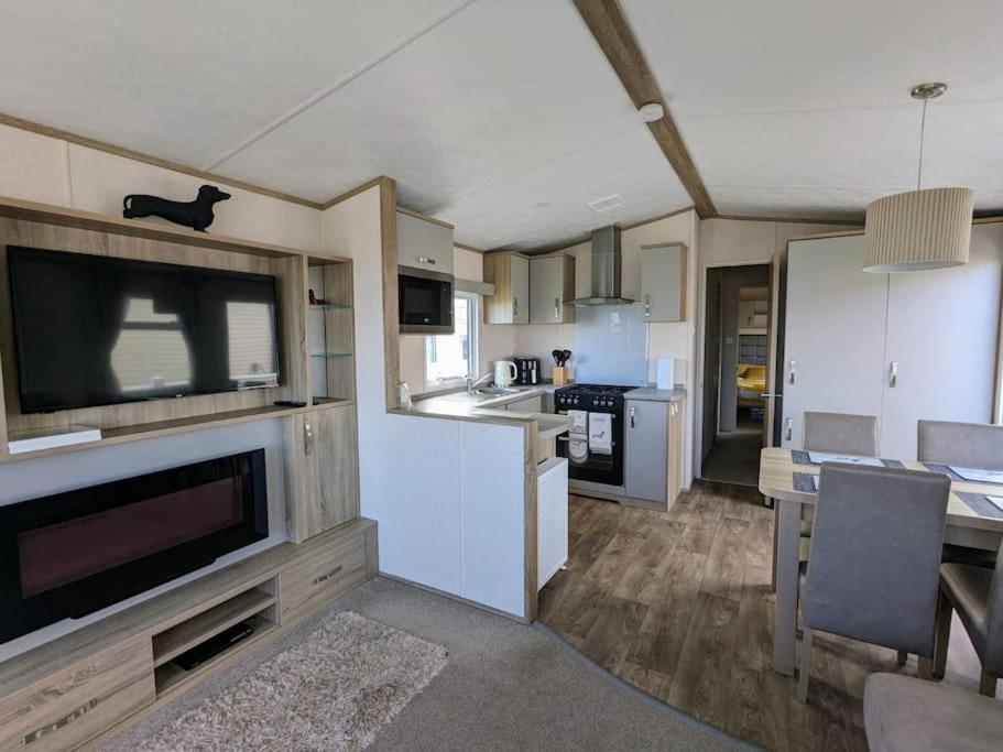 Beautiful Pet Friendly Southerness Caravan With Sea View & Decking Area Mainsriddle Dış mekan fotoğraf