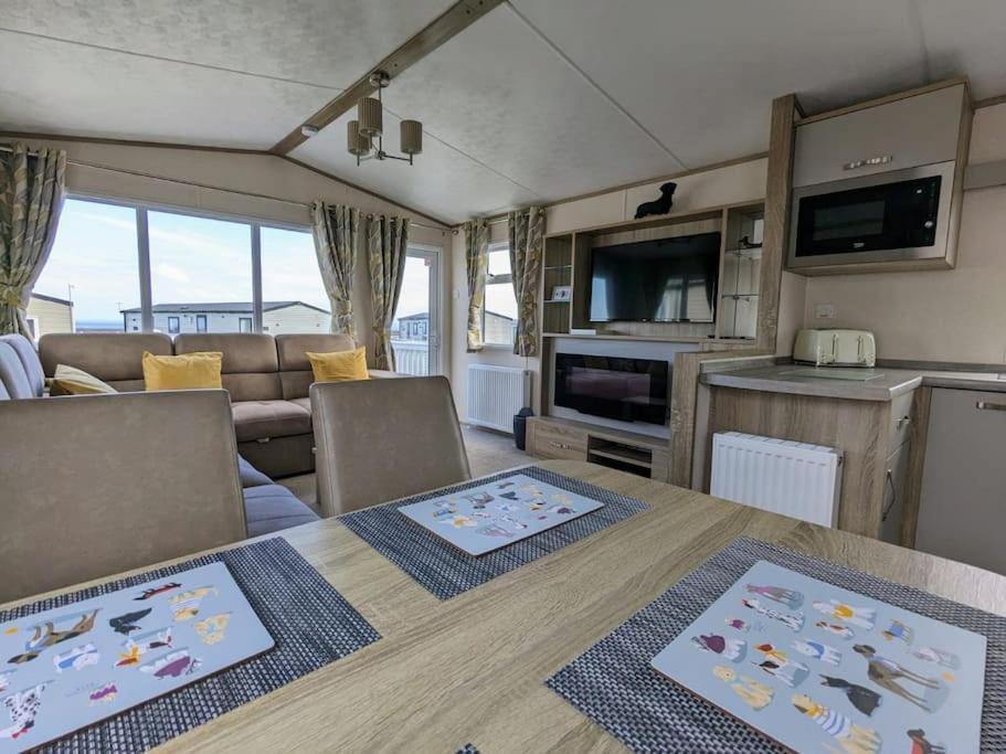 Beautiful Pet Friendly Southerness Caravan With Sea View & Decking Area Mainsriddle Dış mekan fotoğraf