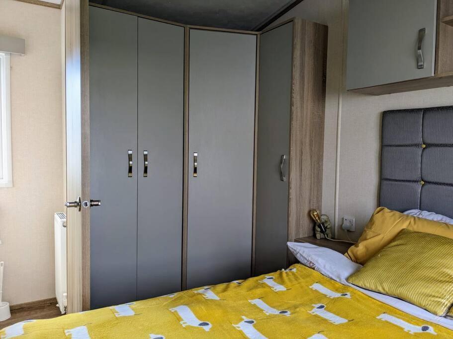 Beautiful Pet Friendly Southerness Caravan With Sea View & Decking Area Mainsriddle Dış mekan fotoğraf