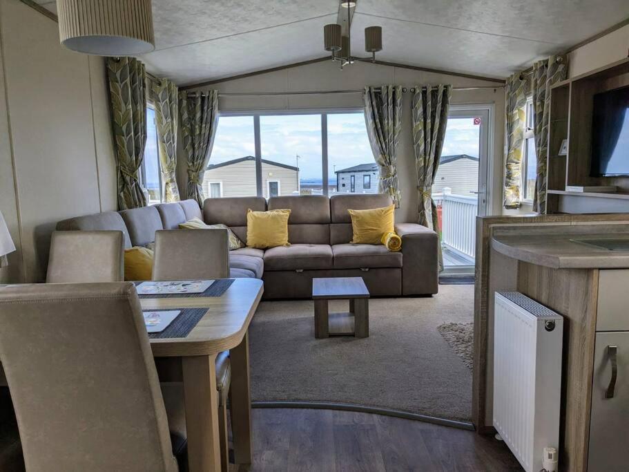 Beautiful Pet Friendly Southerness Caravan With Sea View & Decking Area Mainsriddle Dış mekan fotoğraf